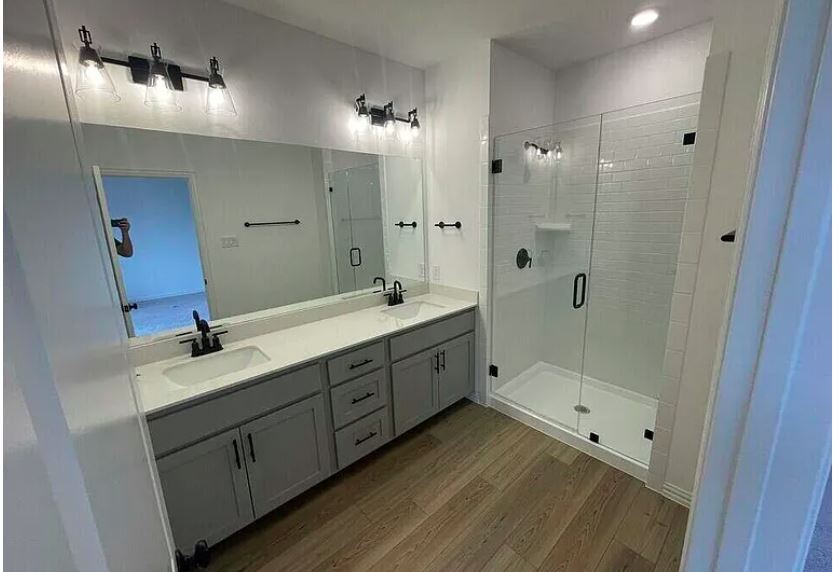 Master bath - 1265 Doris May Dr