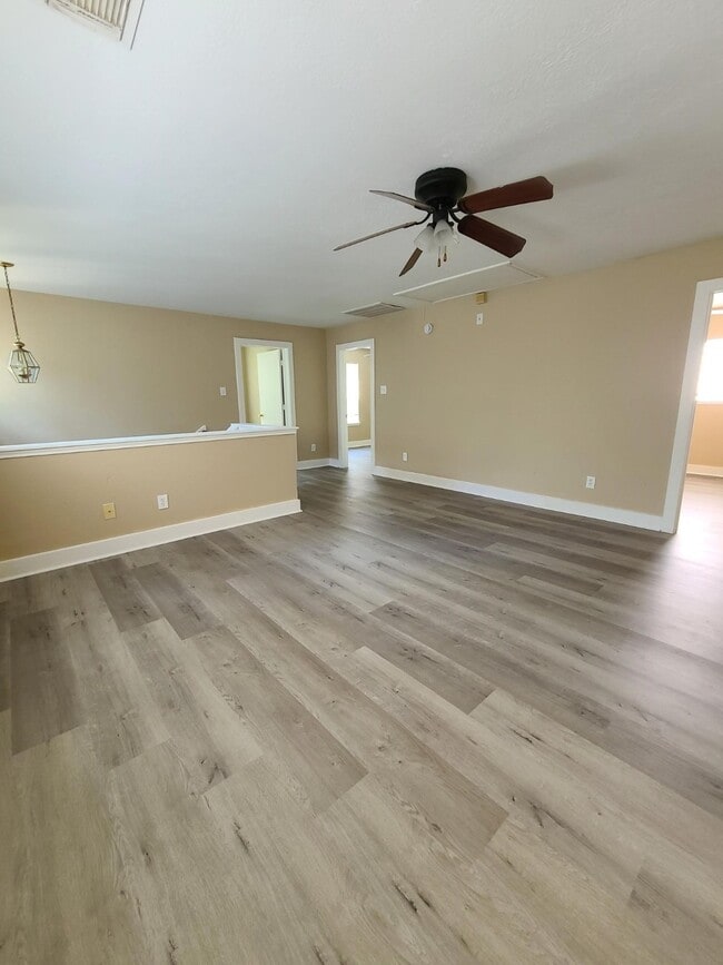 Building Photo - 15835 W Park Ct