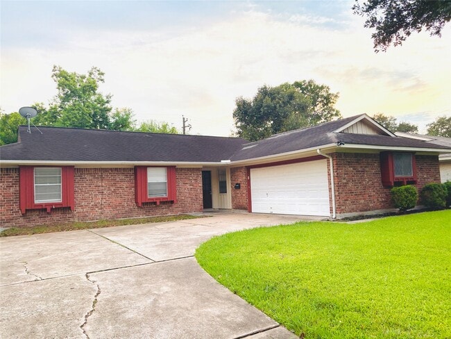 Primary Photo - 5711 Braesvalley Dr