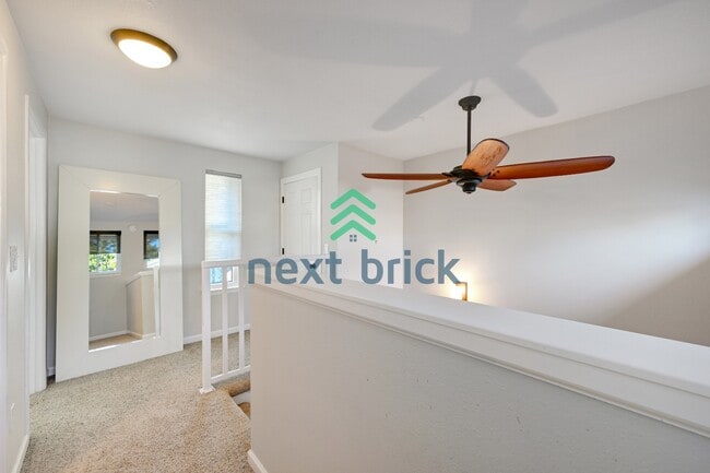 Building Photo - Charming 1.5-Bedroom Unit in Convenient Burien Location