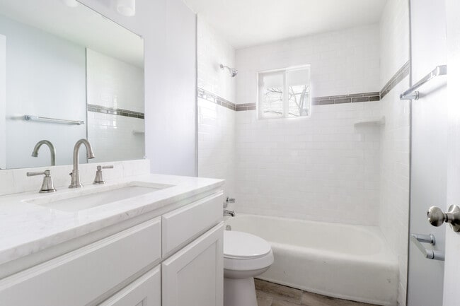 Building Photo - 2213 Fitzgerald Ave