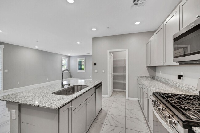 Building Photo - Gorgeous 3 bedroom Inspirada home