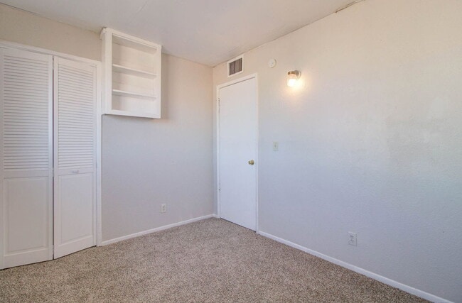 Building Photo - 342 W Taylor Ave