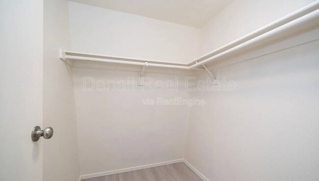 Building Photo - 1329 S Mitchell Dr