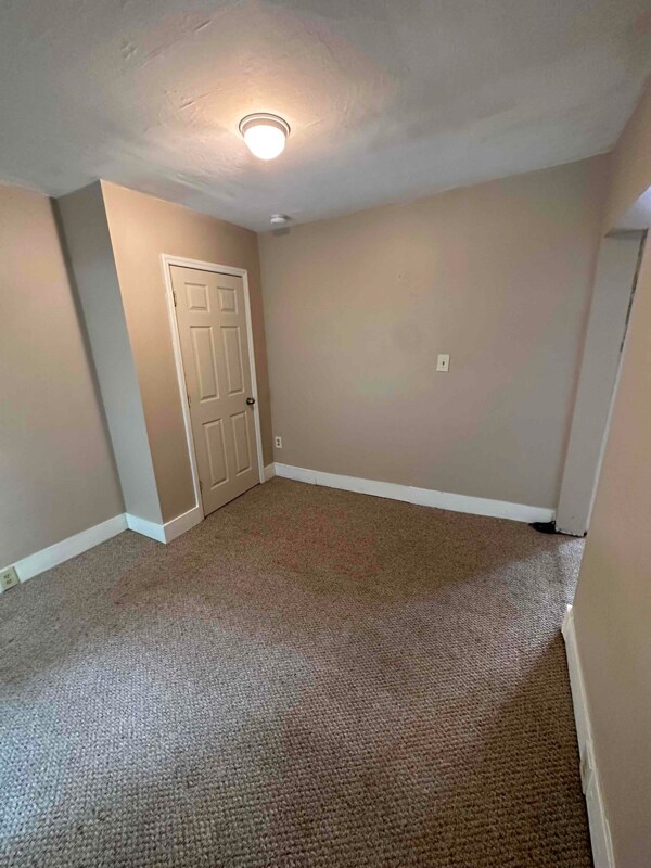 Building Photo - 38 Pine St