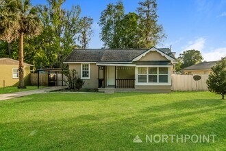 Building Photo - Irresistible Single Family Home | 3 BR/2BA | In Jacksonville