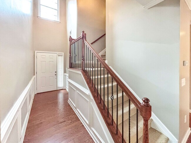 Building Photo - End Unit Townhome - 3BR, 2.5BA with Garage