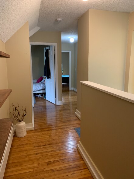 Building Photo - 916 Marshall Ave