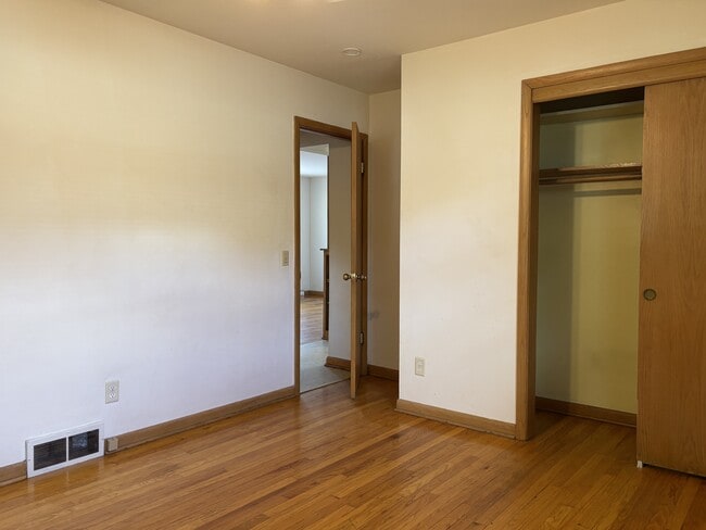 Building Photo - 6321 Roselawn Ave