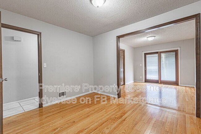 Building Photo - 4327 Sterling Ave