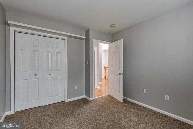 Building Photo - 1663 Hart Ct