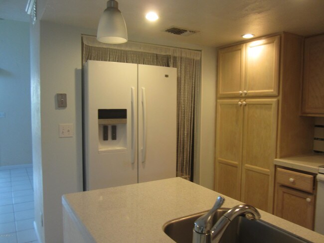 Building Photo - 4401 Seagate Ln N