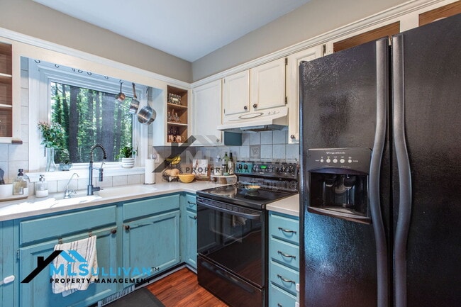 Building Photo - 5623 Lake Elton Rd