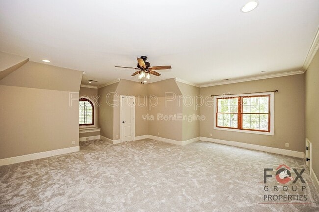 Building Photo - 143 Greenbay Rd