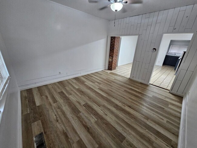 Building Photo - 128-130 Arletta