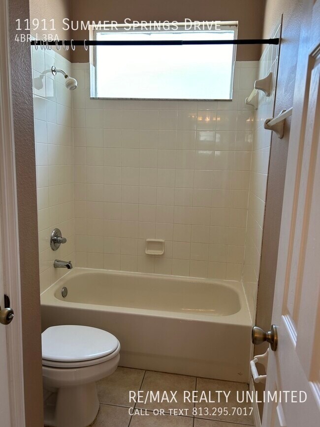 Building Photo - 11911 Summer Springs Dr