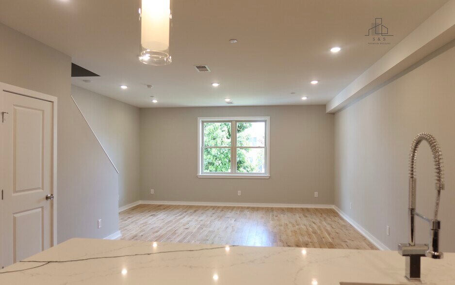 Building Photo - 431 N 41st St