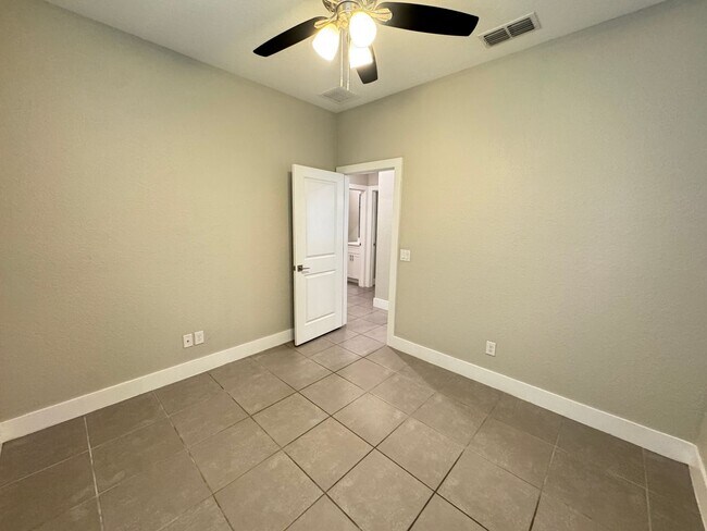 Building Photo - BEAUTIFUL Home 4 Bedroom, 2 Bathroom in Po...