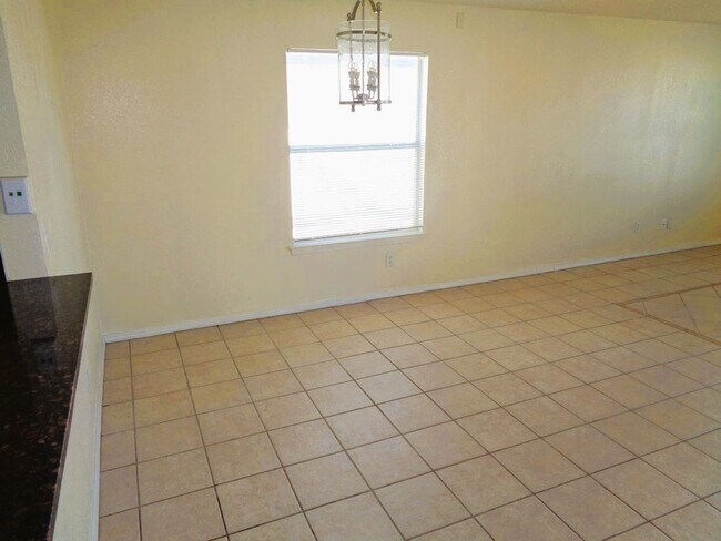 Building Photo - Adorable Single Level Eastside Home With Evaporative Air Located In Quiet Neighborhood