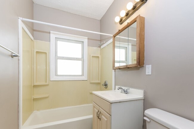 Building Photo - 327-329-329 N Shaffer St