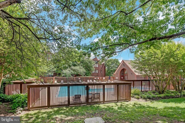 Building Photo - 2811 Lee Oaks Ct