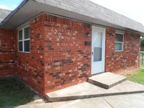 Building Photo - 120 NE 12th St