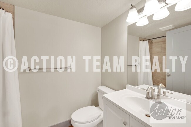 Building Photo - Townhome in Riverton!