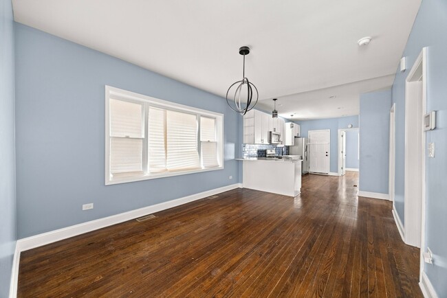 Building Photo - 8332 S May St