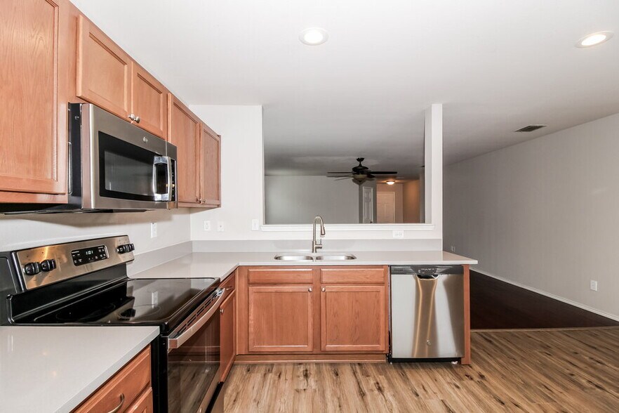 Building Photo - 1844 Thorntree Ln