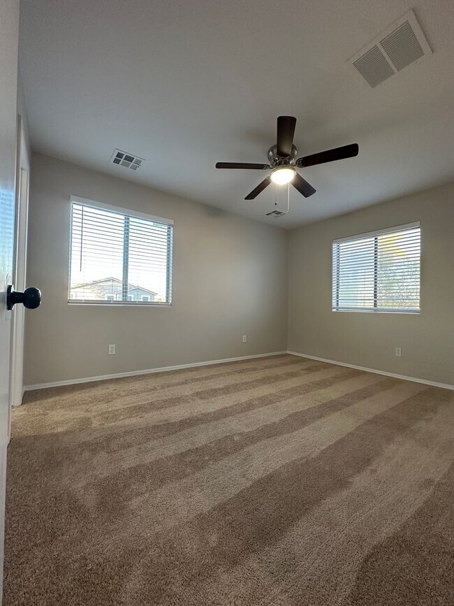 Building Photo - San Tan Valley, 4 bed, 2.5 bath, huge loft, 2300 sqft, 3 car garage