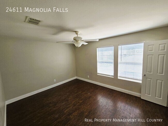 Building Photo - 24611 Magnolia Falls