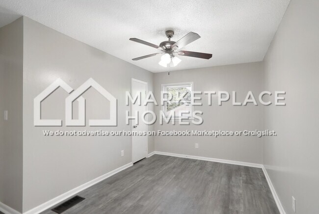 Building Photo - 8206 Huntington Dr
