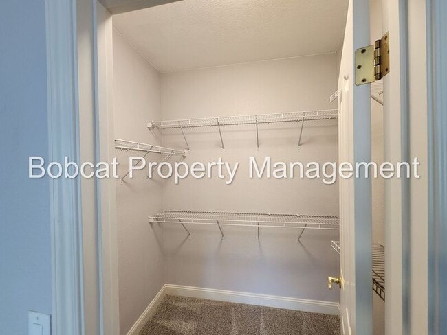 Building Photo - 1240 Flintwood Dr