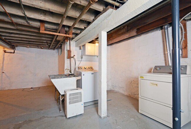 Building Photo - 3 Bed 1.5 Bath Single Family Home in St. Pau