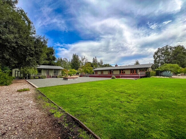 Building Photo - 1146 Ragatz Ln