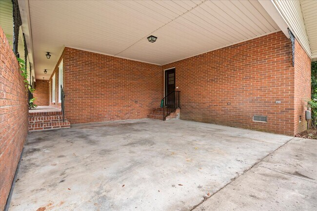 Building Photo - 511 Arbor Dr
