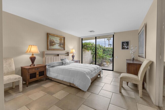 Building Photo - 31 Stanford Dr