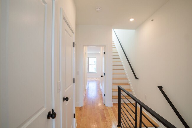 Building Photo - 2022 N 5th St