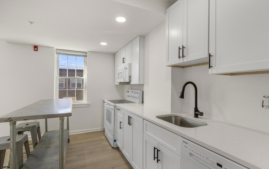 Building Photo - 2723 E Huntingdon St