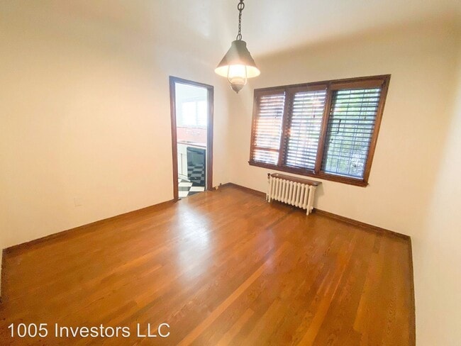 Building Photo - 1005 E Roy St