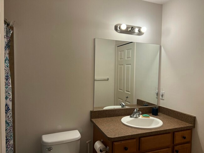 Building Photo - 1402 Riversedge Dr