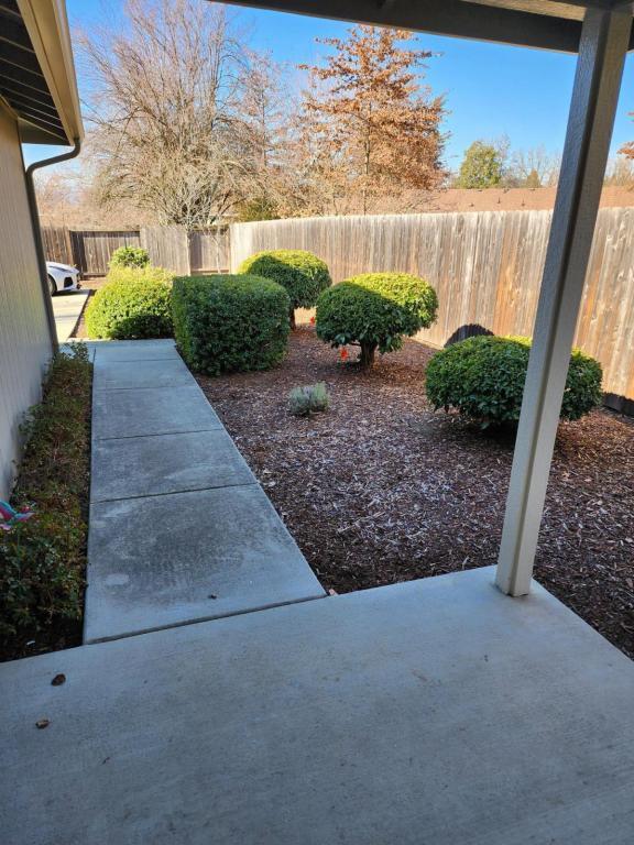 Building Photo - 357 NE Cooper Ln