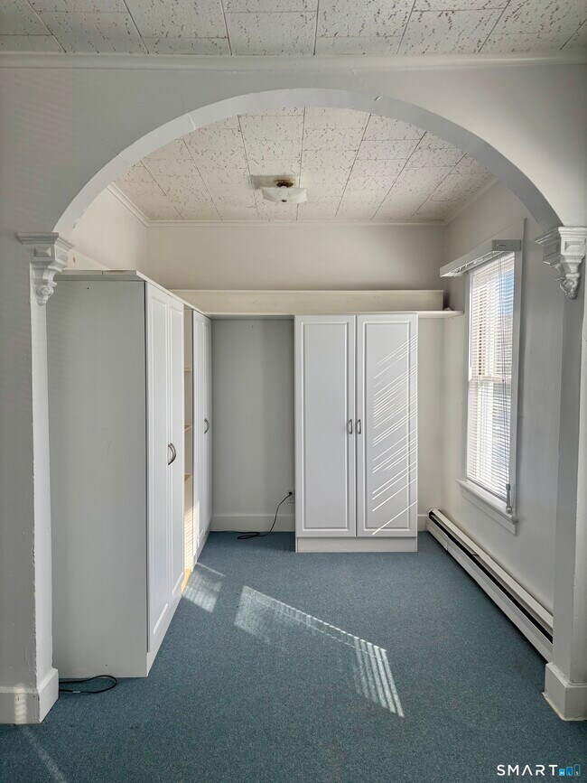 Building Photo - 73 Peck St