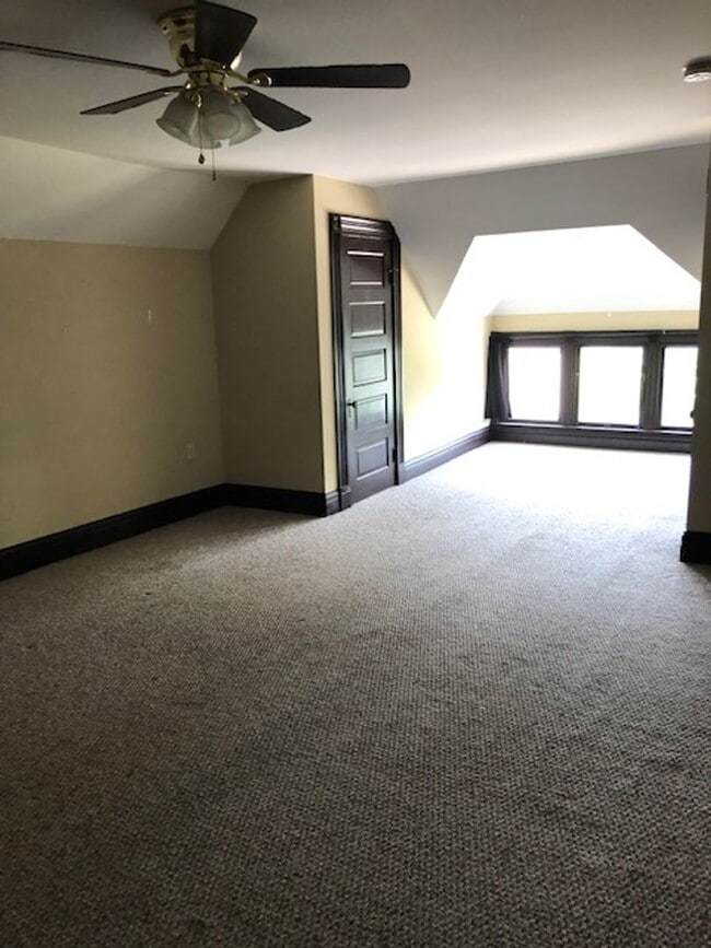 Building Photo - Great historical home! PRICE LOWERED to $2395- walking distance to downtown & WKU