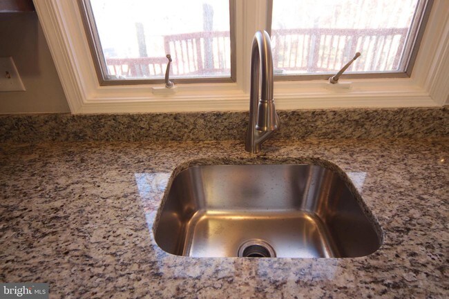 Building Photo - 6463 Honey Tree Ct