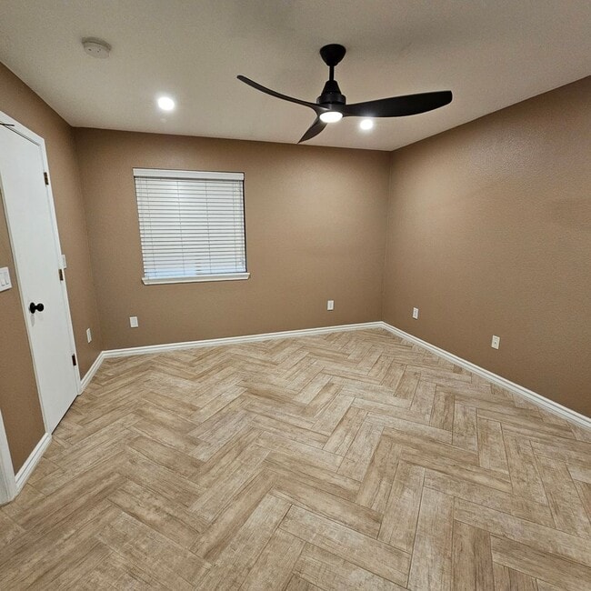 Building Photo - Spacious and Upgraded 2 Bedroom 2 Bath Pet...