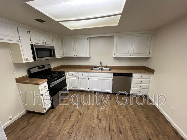 Building Photo - 3930 W Meadow Ave