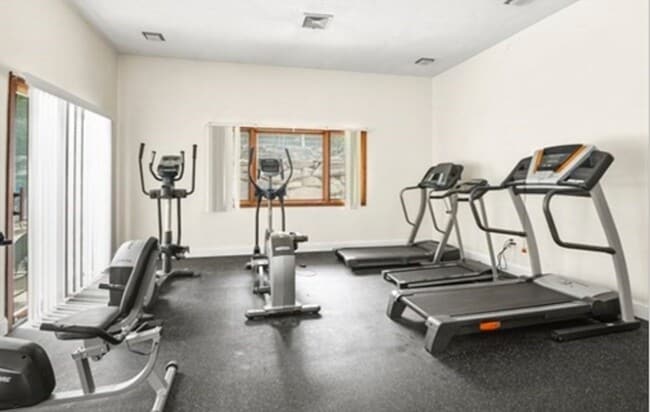 Building Photo - 330 Sunderland Rd