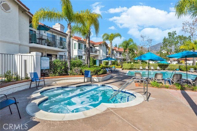 Building Photo - 10 Pantano