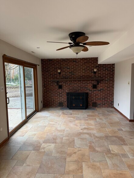 Building Photo - 448 Lake Ave